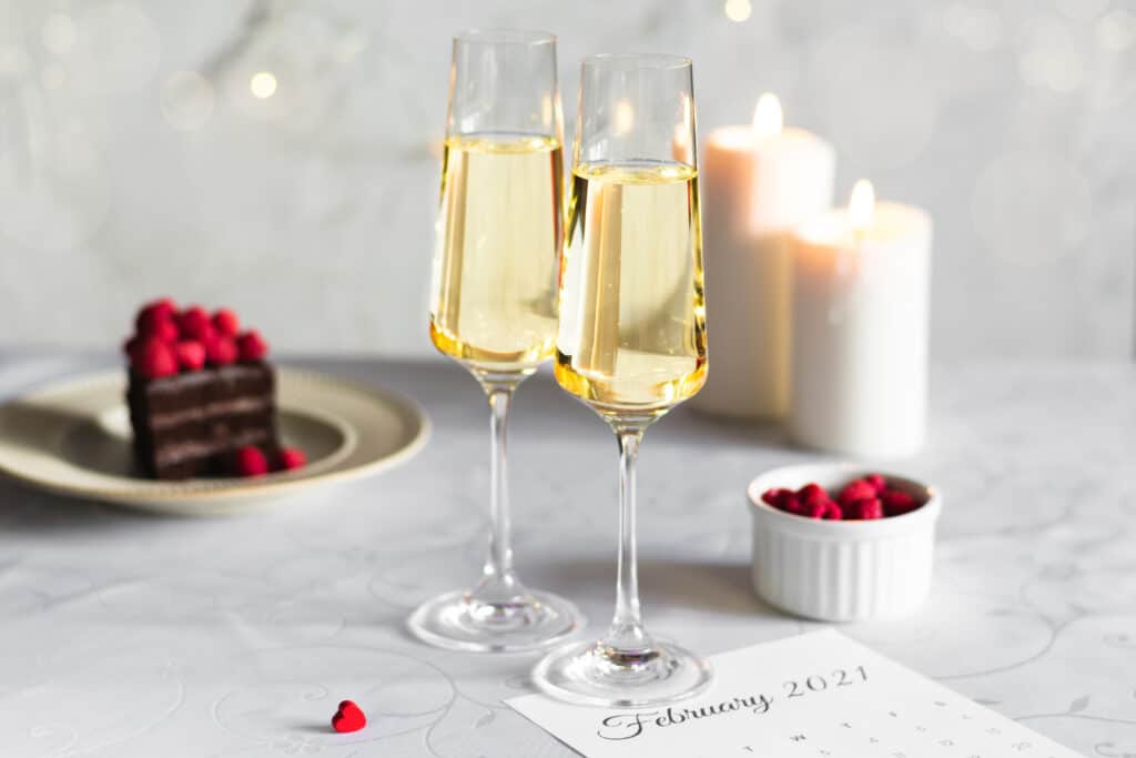 celebrating of valentine s day with champagne and 2022 11 15 11 03 59 utc - La Cave de Léon